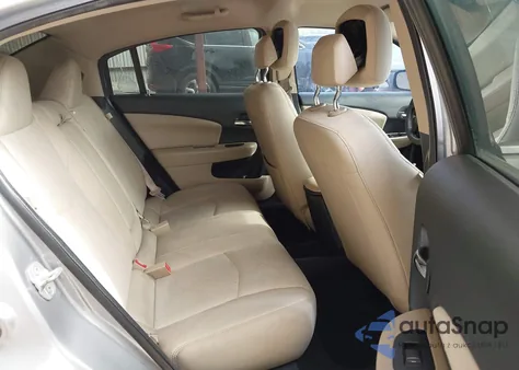 2013 Chrysler 200 Lx z USA, uszkodzony, nr VIN 1C3CCBAB7DN640946